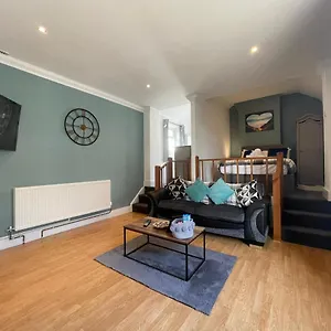 The Den - Cozy Studio Swansea